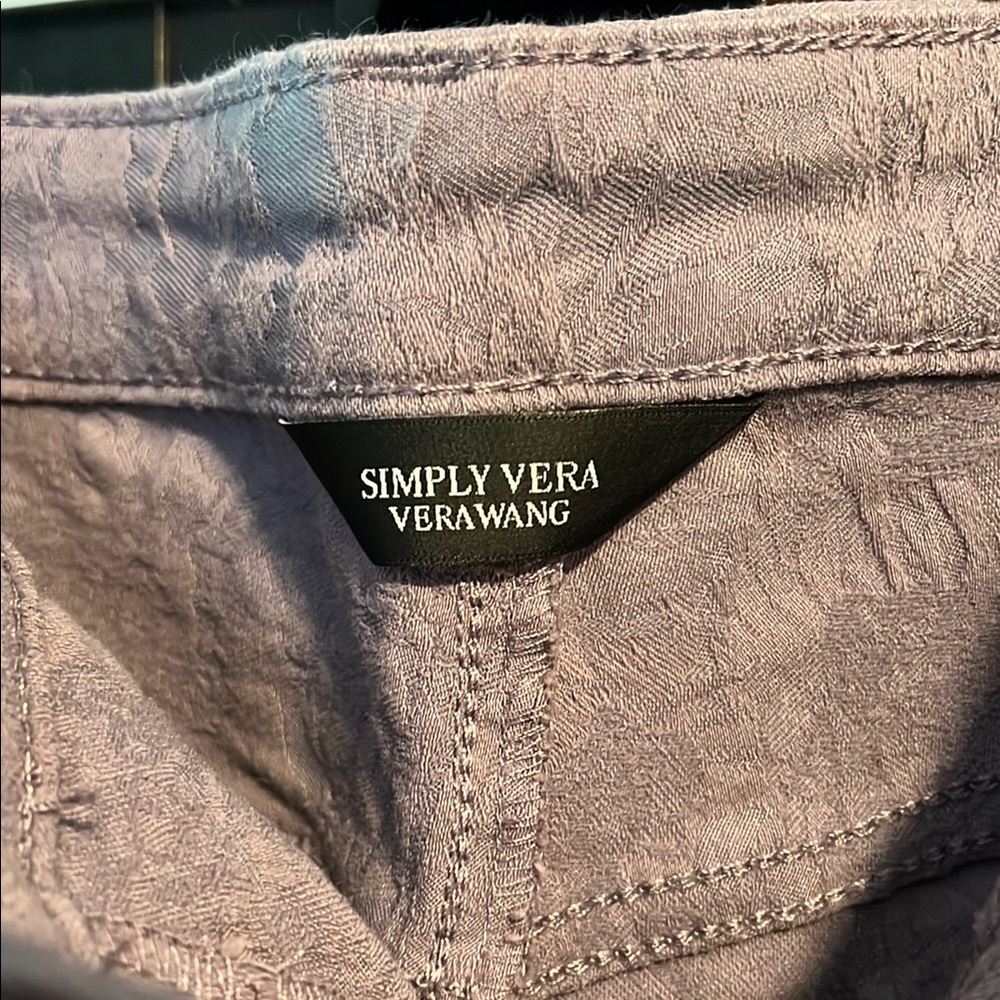 Women’s Simply Vera Capri Lavendar Brocade Pants - Picture 2 of 3